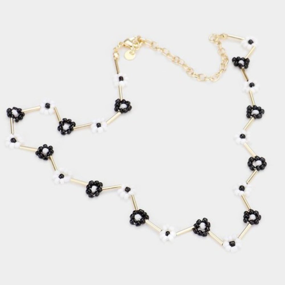 ❌SOLD OUT❌ OLIVIA BLACK AND WHITE FLOWER NECKLACE - Picture 2 of 2